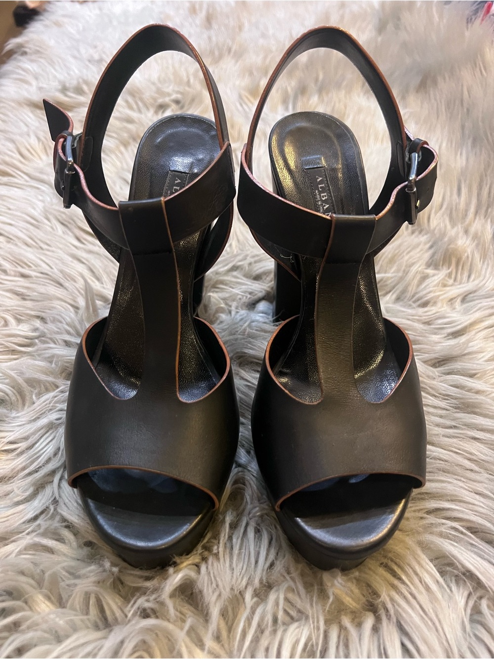 Like New Albano Platform hills Color Black